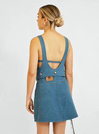 Découvrez la jupe "Mimi" Bleu Baltik de Claudia Carmona chez CQFD Avignon. Une jupe évasée en coton bio recyclé, teinte à l'indigo naturel et modulable en robe.