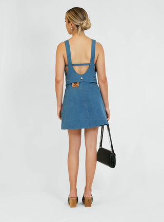 Découvrez la jupe "Mimi" Bleu Baltik de Claudia Carmona chez CQFD Avignon. Une jupe évasée en coton bio recyclé, teinte à l'indigo naturel et modulable en robe.