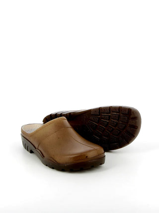 Découvrez les sabots Nirvana Méduse® coloris Chanvre. Imperméables, vegan et fabriqués en France à Beaupréau. L'icône durable et stylée pour la pluie.