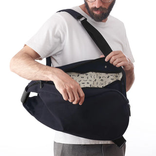 Découvrez le sac à dos noir imperméable VPDDLG chez CQFD Avignon. Coton déperlant, compartiment ordinateur 15", ouverture latérale & 100% Fabriqué en France !