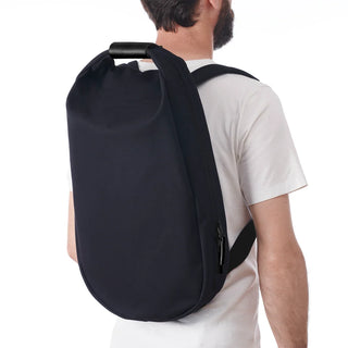 Découvrez le sac à dos noir imperméable VPDDLG chez CQFD Avignon. Coton déperlant, compartiment ordinateur 15", ouverture latérale & 100% Fabriqué en France !
