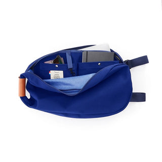 Craquez pour le sac à dos bleu roi imperméable VPDDLG chez CQFD Avignon. Édition limitée, compartiment PC 15", ouverture latérale & 100% Fabriqué en France !