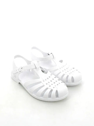 Découvrez les sandales Sunmif blanc mat de Méduse chez CQFD Avignon. Modèle tressé en PVC recyclable et semelle crantée, 100 % fabriqué en France.