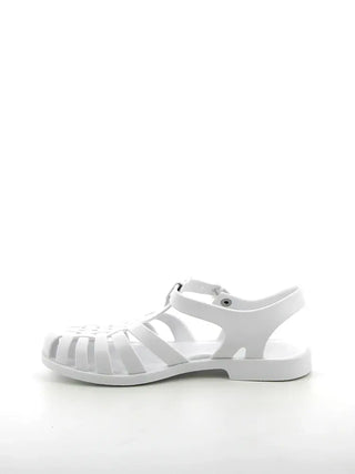 Découvrez les sandales Sunmif blanc mat de Méduse chez CQFD Avignon. Modèle tressé en PVC recyclable et semelle crantée, 100 % fabriqué en France.