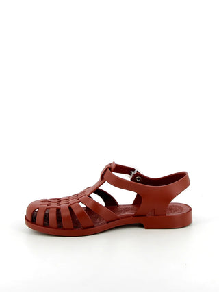 Découvrez les authentiques sandales de plage Méduse® en plastique terracotta finition mat. 100% recyclables et fabriquées en France. Le style iconique chez CQFD Avignon.
