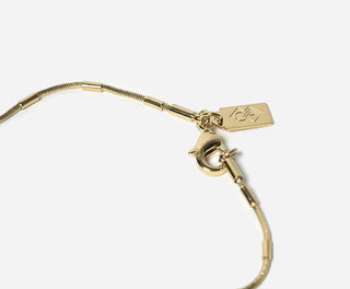 Craquez pour le sautoir Skive de Chic Alors chez CQFD Avignon. Maille serpent & tubes dorés à l'or fin 24K, 100cm modulable. Fait main & 100% Made in France !