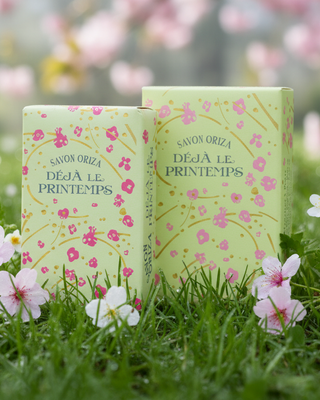 Retrouvez l'éclat du teint avec le savon Déjà Le Printemps d'Oriza L. Legrand. Fabriqué à Marseille, notes d'herbes fraîches et de rosée disponible chez CQFD.