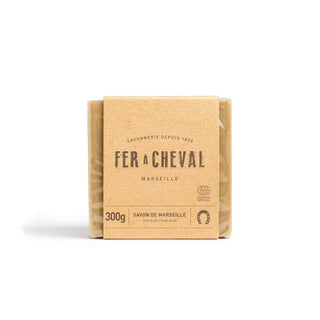 Cube savon de Marseille 300g 100% olive Fer à Cheval chez CQFD Avignon. Formule naturelle, sans huile de palme, certifiée Cosmos Natural. Made in Marseille.
