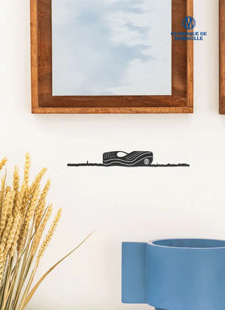 Retrouvez l'ambiance du Vélodrome avec la mini skyline 19cm The Line x OM bleu chez CQFD Avignon. Acier recyclé, Made in France & solidaire. Droit au but !