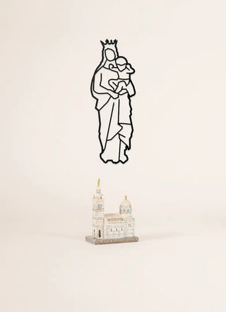 La Bonne Mère de Marseille en silhouette acier minimaliste  The Line. Un symbole emblématique pour votre déco. Fabriqué en France.
