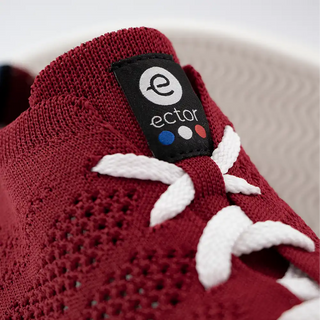 Craquez pour les sneakers Ector Original Bourgogne chez CQFD Avignon. Baskets bordeaux éco-conçues en France à Romans-sur-Isère, issues du recyclage de bouteilles plastiques.
