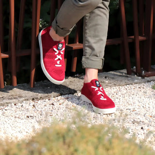 Craquez pour les sneakers Ector Original Bourgogne chez CQFD Avignon. Baskets bordeaux éco-conçues en France à Romans-sur-Isère, issues du recyclage de bouteilles plastiques.