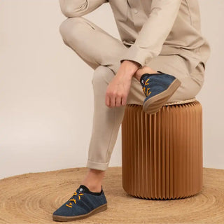 Craquez pour les sneakers Ector Original Outremer à semelle crêpe chez CQFD Avignon. Baskets bleues éco-conçues en France, 100% recyclées, légères et ultra-tendances.