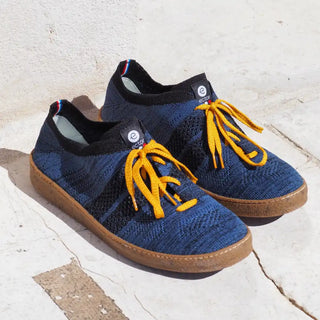 Craquez pour les sneakers Ector Original Outremer à semelle crêpe chez CQFD Avignon. Baskets bleues éco-conçues en France, 100% recyclées, légères et ultra-tendances.
