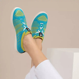 Craquez pour les sneakers Ector Bicolore Kiwi chez CQFD Avignon. Baskets écologiques vert anis et bleu ciel, 100% fabriquées en France dans la Drôme. Confort et style acidulé.