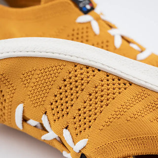Craquez pour les sneakers Ector Original Moutarde chez CQFD Avignon. Des baskets éco-tricotées en France à Romans-sur-Isère, 100% recyclées, légères et respirantes.