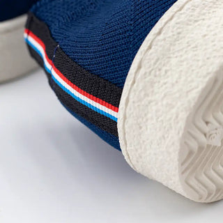 Découvrez les sneakers Ector Original Navy chez CQFD Avignon. Des baskets bleu marine éco-conçues en France à Romans-sur-Isère. 100% recyclées et ultra-légères.