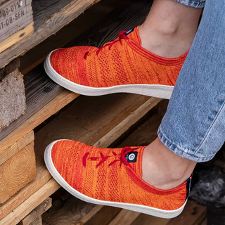 Craquez pour les sneakers Ector Original Orange chez CQFD Avignon. Baskets 100% fabriquées en France dans la Drôme, en polyester recyclé et semelle caoutchouc.