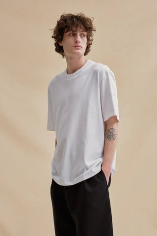 Découvrez le t-shirt homme Andy blanc de la Maison Le Minor chez CQFD Avignon. Un basique d'exception en coton lourd 230g/m² 100% fabriqué en Bretagne.