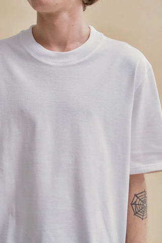 Découvrez le t-shirt homme Andy blanc de la Maison Le Minor chez CQFD Avignon. Un basique d'exception en coton lourd 230g/m² 100% fabriqué en Bretagne.