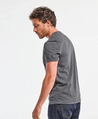 Craquez pour le t-shirt homme Baptiste gris chiné de La Gentle Factory chez CQFD Avignon. En coton bio et polyester recyclés, édition French Food Club.