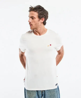 Découvrez le t-shirt homme Barthélémien en coton bio écru de La Gentle Factory chez CQFD Avignon. Broderie café-croissant et fabrication 100% française.