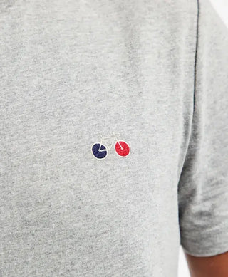 Découvrez le t-shirt homme Barthélémien gris chiné de La Gentle Factory chez CQFD Avignon. En fibres 100% recyclées, brodé vélo et fabriqué en France.