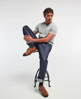 Découvrez le t-shirt homme Barthélémien gris chiné de La Gentle Factory chez CQFD Avignon. En fibres 100% recyclées, brodé vélo et fabriqué en France.