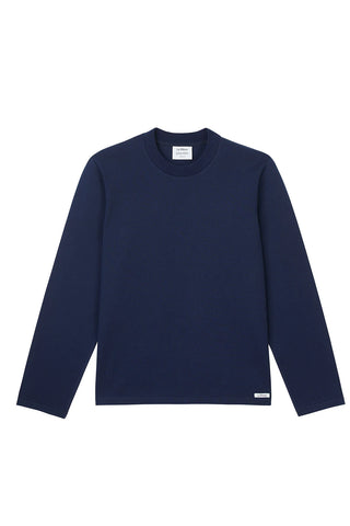 Découvrez le t-shirt manches longues Le Minor bleu marine. Un jersey de coton 210g/m² ultra-robuste fabriqué en Bretagne. Coupe ample et style chic. Disponible chez CQFD.