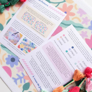 Toile à broder Motif floral CANEVAS FATAL