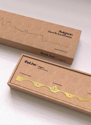 the line avignon doré silhouette murale en acier doré