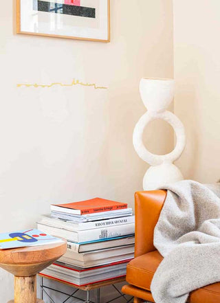 the line avignon doré silhouette murale en acier doré