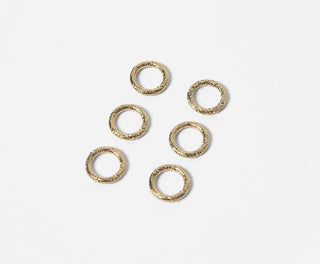 boucles d'oreilles en laiton doré aà l'or fin et petits anneaux dorés chic alors, un bijou made in france