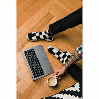 chaussons collegien antiderapants damier.2