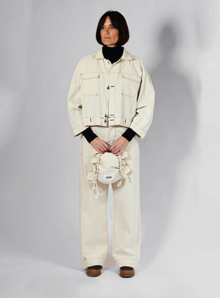 Découvrez la veste "Paca" Off-White de Claudia Carmona chez CQFD Avignon. Une veste boxy modulable en combinaison, en coton bio recyclé et naturel.