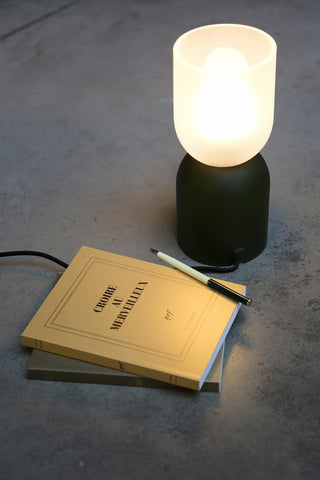 Q de bouteilles - Lampe à poser small danser/débattre