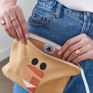 Dimensions 18 x 23 cm. Collaboration Le Slip Français x Quentin Monge.