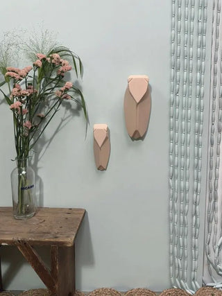 Cigale murale en céramique Monochromic terre rose