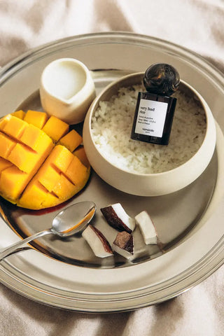 Découvrez Very Bad Rice de Versatile chez CQFD Avignon. Un extrait de parfum solaire et lacté (riz, coco, mangue). Alcool bio, 100% Made in France et Végan.