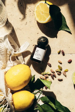 Découvrez Rital Date de Versatile chez CQFD Avignon. Un parfum aromatique et crémeux aux notes de pesto, citron et pistache. Alcool bio, végan et fabriqué en France.