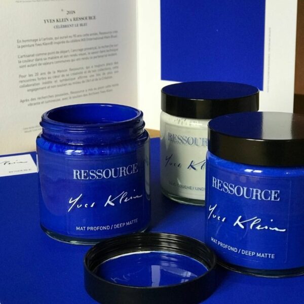 Kit peinture bleu Klein échantillon Ressource