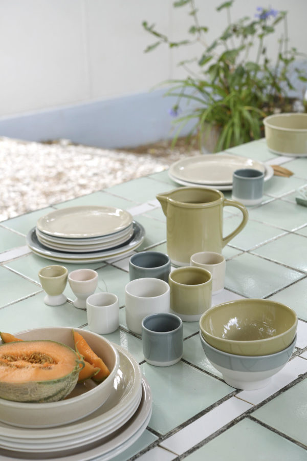 cantine-gobelet-pichet-bol-assiette-vert-gris-craie-rose-jars