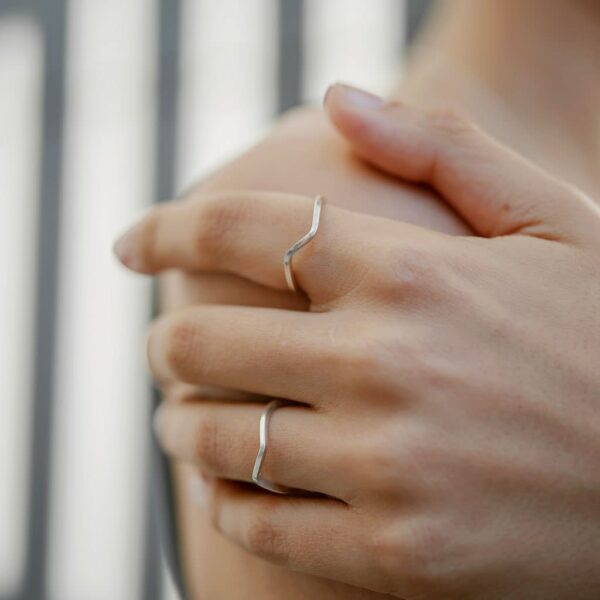 Bague simple collection « Line » – Atelier AKKA