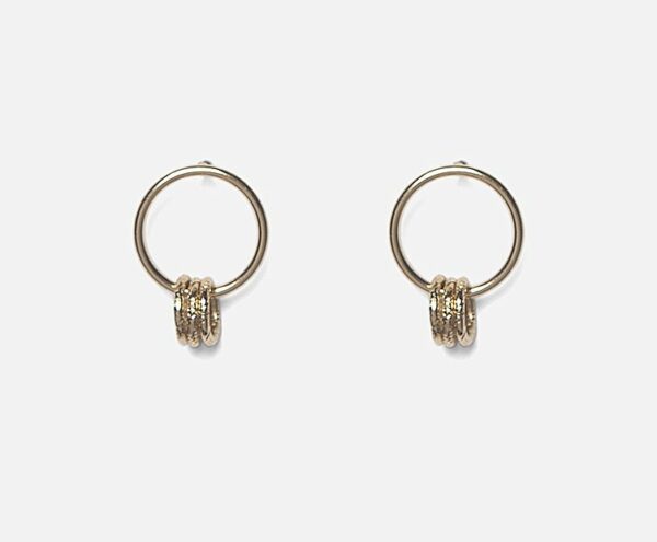 boucles d'oreilles en laiton doré aà l'or fin et petits anneaux dorés chic alors, un bijou made in france