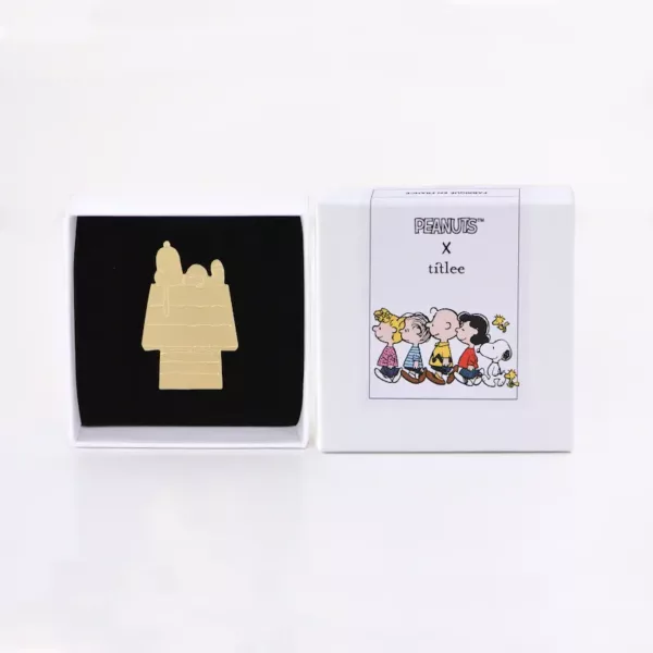 Pin's Snoopy's House Titlee x The Peanuts©